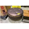 Image 1 : VINTAGE OTTOMAN