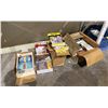 Image 2 : LOT OF ASSORTED BOOKS, MAGAZINES & PRICE GUIDES
