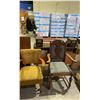 Image 4 : 3 ASSORTED CHAIRS
