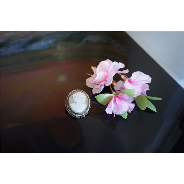 Victorian style, Cameo brooch-pendant