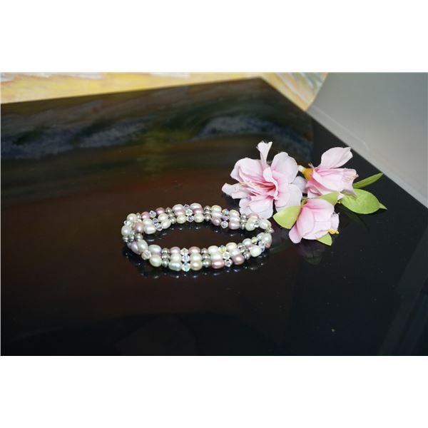 Lovely vintage stretch cultured pearls bracelet