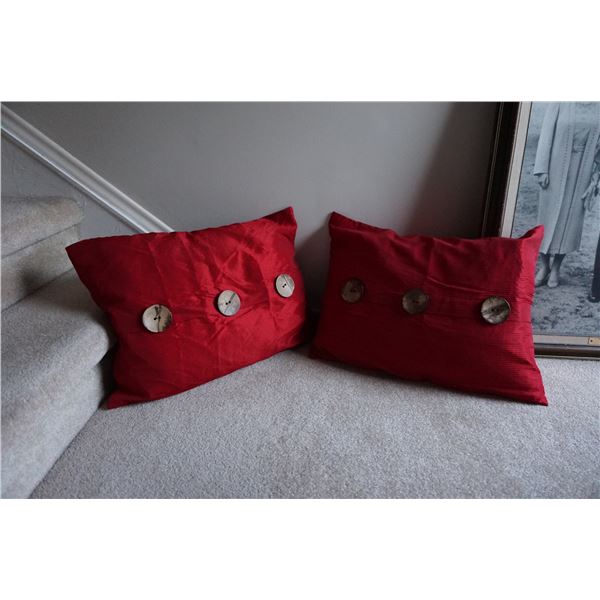 Home decor, 2 red pillow covers with wood bottoms