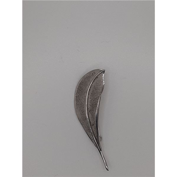 Vintage Sterling silver brooch feather shape
