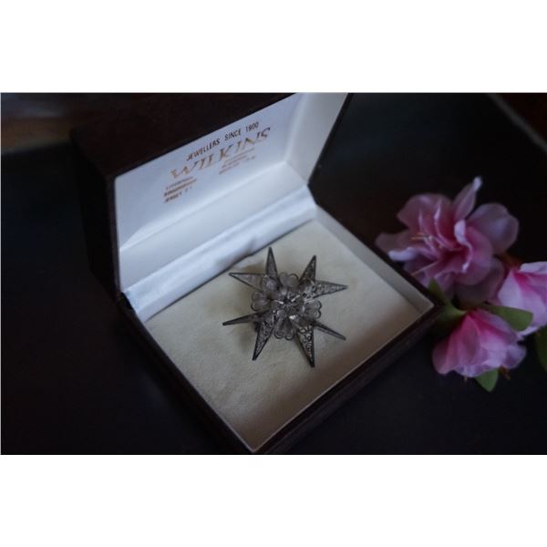 Vintage Inspired Maltese Cross Brooch – Charcoal Silver Tone With Imitation Pearl Accent
