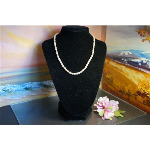 Vintage fresh water pearls necklace 16inch long