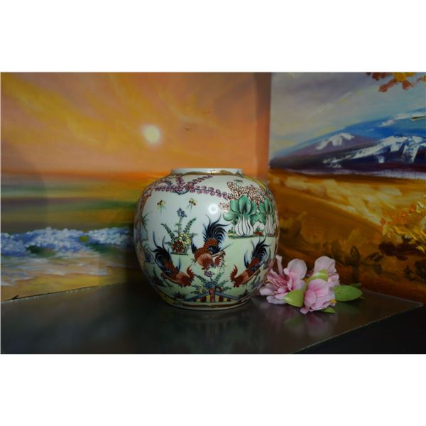 Vintage Asian hand painted porcelain ginger gar