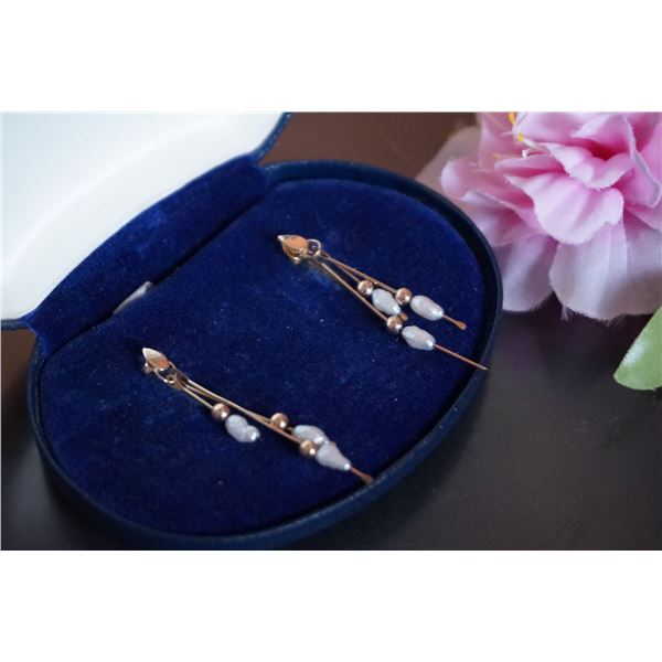 Vintage 10kt Gold Earrings with white pearls