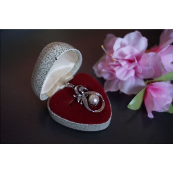 Art Deco silver pendant with baroque white pearl