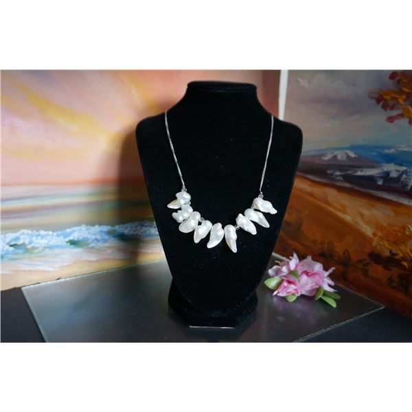 Vintage baroque white pearls necklace