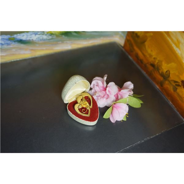 Vintage Sterling heart shaped brooch bond boyd