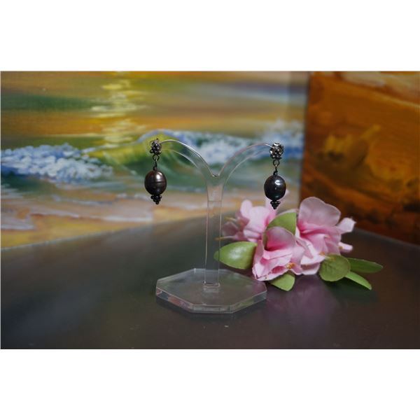 Vintage silver earrings with black pearls