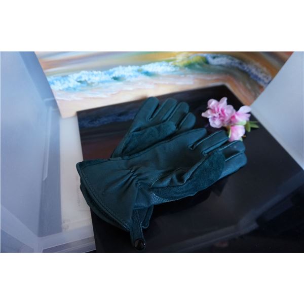 Vintage green leather and suede women gloves