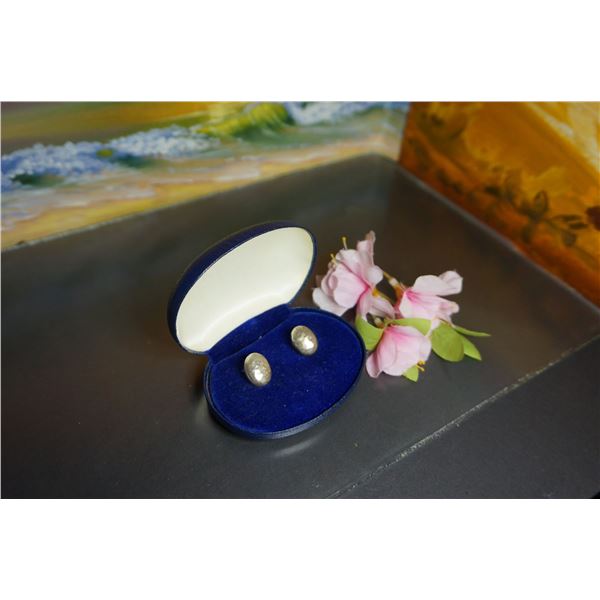 Vintage silver stud earrings modernist oval hammered design