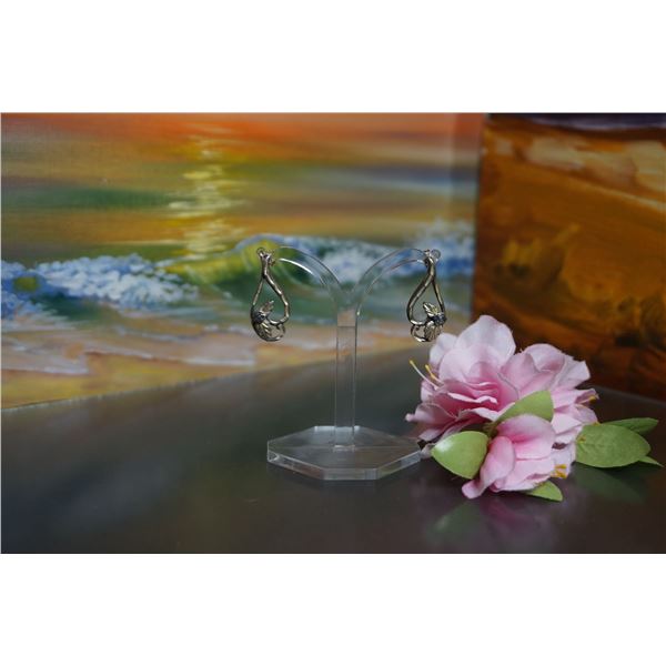 Vintage lovely silver floral stud earrings