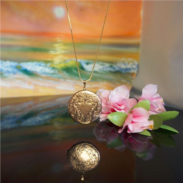 Victorian 9ct gold locket pendant, picture locket pendant, Victorian gold pendant, Antique locket