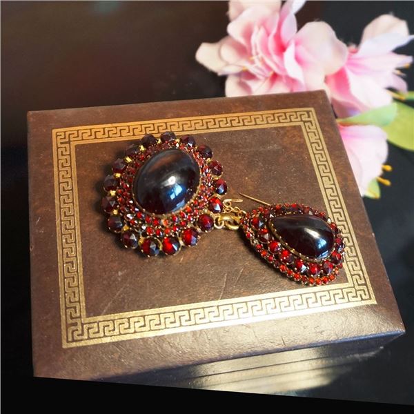 Victorian large Cabochon Garnet brooch, Rose cut garnet brooch, Victorian gold gilt silver brooch