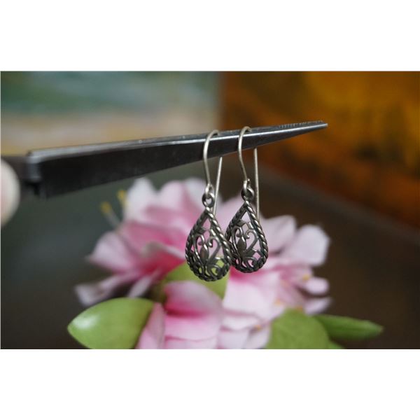 Vintage floral silver earrings