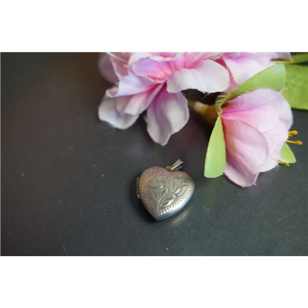 Victorian silver hart shaped picture locket