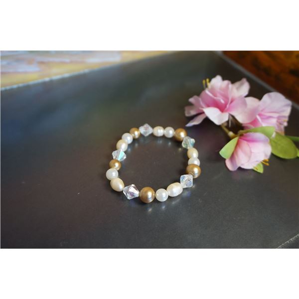 Vintage bracelet with white fresh water pearls
