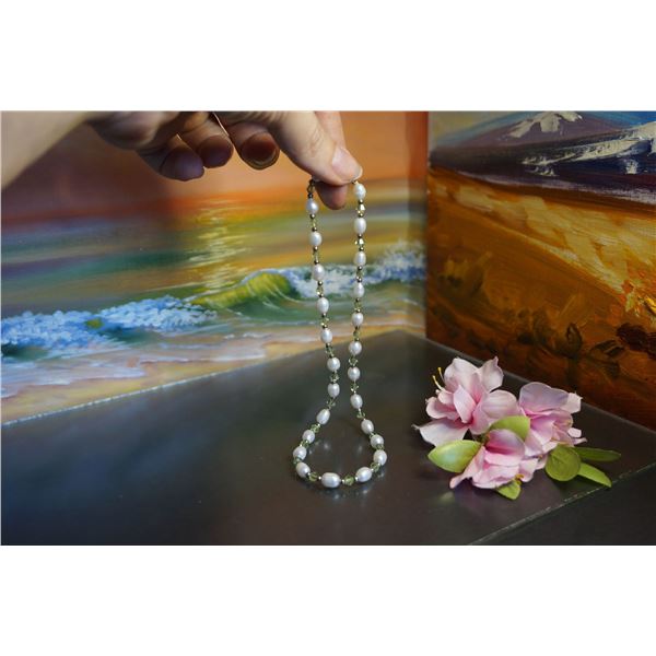 Vintage necklace with glass peridot beads and white fresh water pearls