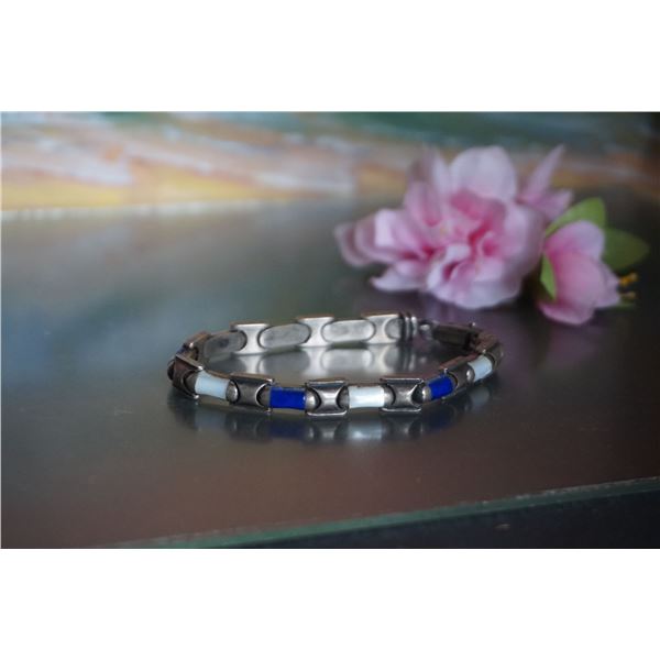 Vintage heavy silver bracelet with Lapiz lazuli and mother of pearls