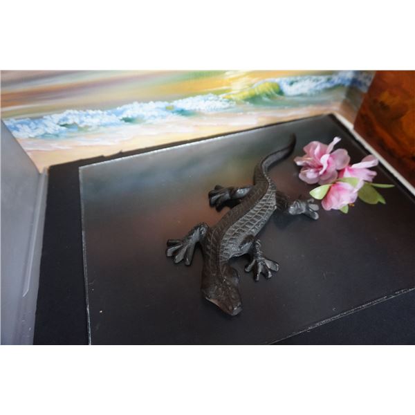 Vintage cast iron large lizard decor