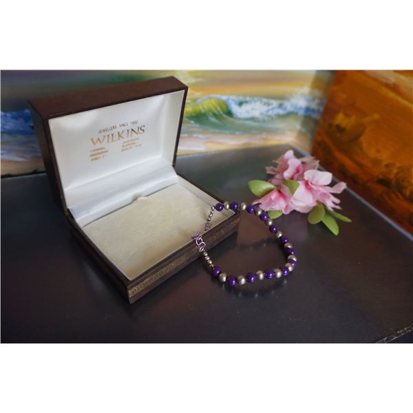 Vintage 7,5 inch bracelet with freshwater pearls and purple gemstone