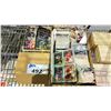 Image 2 : LOT OF ASSORTED HOCKEY CARDS