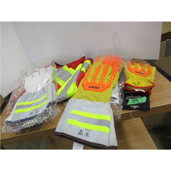 FREIGHT DAMAGE (AS IS):  FLAT C/W ASSORTED GLOVES
