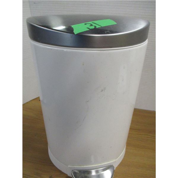 SMALL STEP GARBAGE CAN