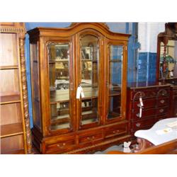 Chippendale Short Leg Dutch Show Case 3-door