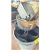 Image 2 : *O/S* GARBAGE CAN WITH RUBBER MATTS AND MORE