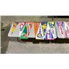 Image 2 : LOT OF 15 ASSORTED BASKETBALL PENNANTS