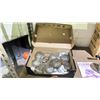Image 2 : SHELF LOT RIVAL SHRED-O-MATIC SALAD MAKER AND GLASS JARS