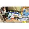 Image 2 : SHELF LOT OF ASSORTED ITEMS INCLUDING; FARBERWARE KNIFE SET, DURABRAND IRON AND MORE