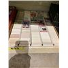 Image 2 : SHELF LOT OF ASSORTED SPORTS CARDS