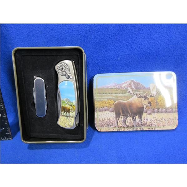 Folding Blade Knife and Key Chain Knife In Display Case