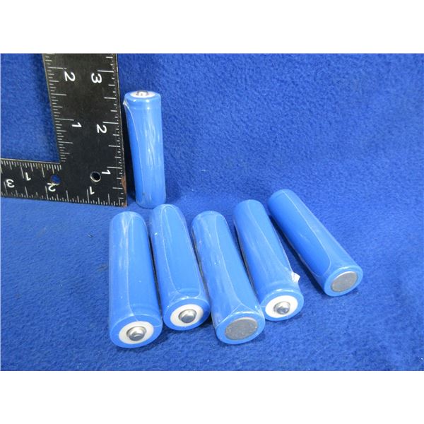 NEW - 3.7 Volt 18650 Rechargeable Batteries - Bag of 6