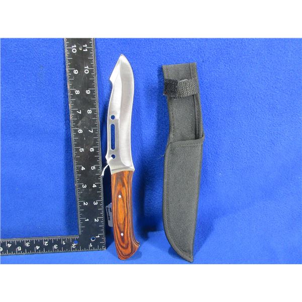 Fixed Blade Hunting Knife with Nylon Sheath - 6" Blade