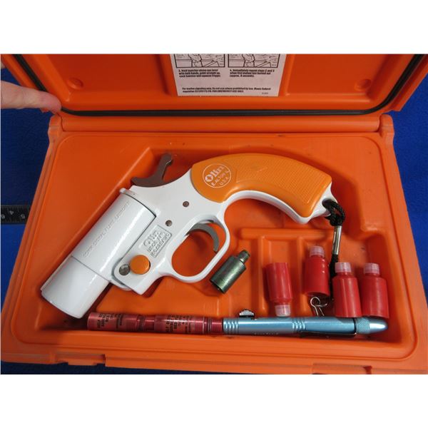 Olin 25MM Signal Flare Launcher with Case