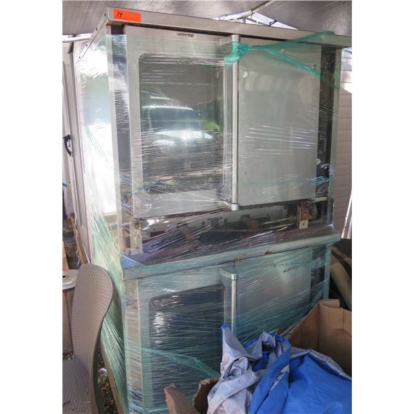 Majestic Gas/LP Double Stack Commercial Convection Oven (bottom oven works, top oven doesn't
