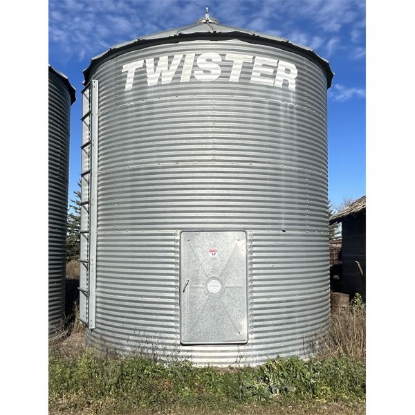 2000 Bushel Twister Flat Bottom Bin