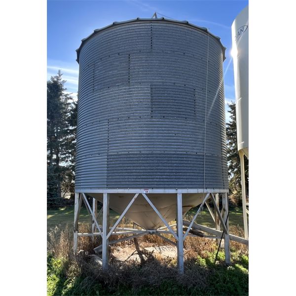 2000 Bushel Westeel Hopper Bin