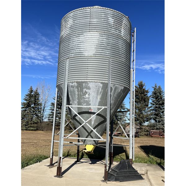 700 bushel Feed Hopper Bin