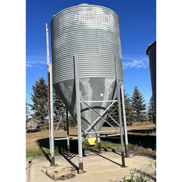 700 bushel Feed Hopper Bin