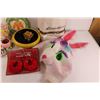 Image 5 : Easter Lot: Egg Display, Plates, Bowl, Bunny Ears/Hat, Gift Bags, Misc.