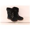 Image 1 : Women's Wind River Winter Boots - Size 9 (had cut on side of boot as shown)