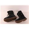 Image 5 : Women's Wind River Winter Boots - Size 9 (had cut on side of boot as shown)