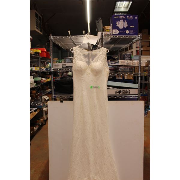 *Brand New Wedding Dress - Size Medium