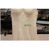 Image 3 : *Brand New Wedding Dress - Size Medium